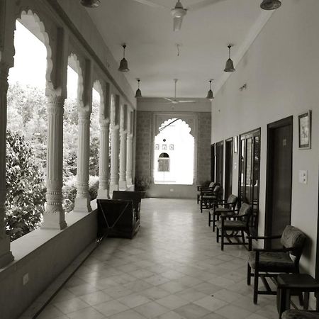 Hotel Karan Villas Кота Екстериор снимка
