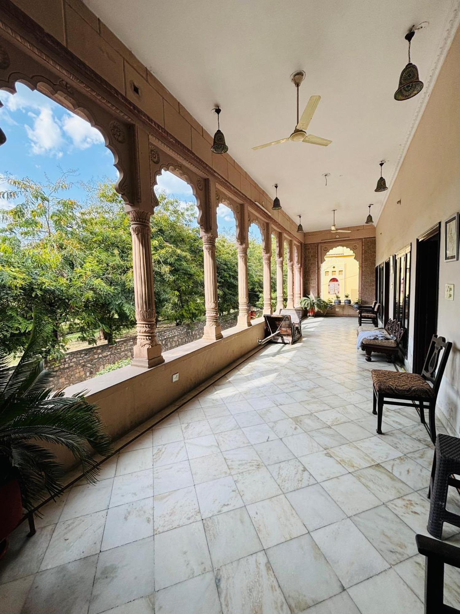 Hotel Karan Villas Кота Екстериор снимка