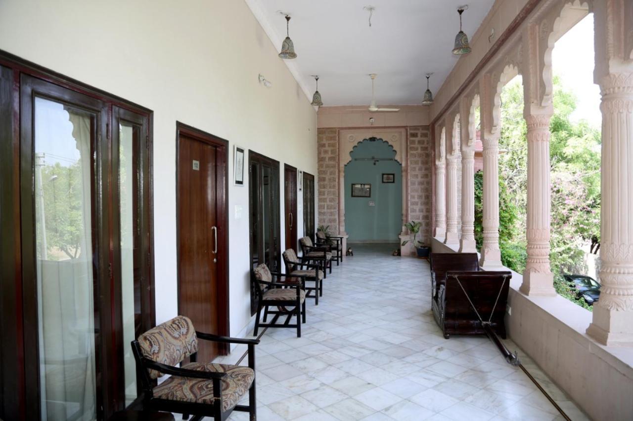 Hotel Karan Villas Кота Екстериор снимка