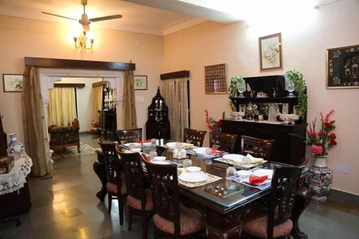 Hotel Karan Villas Кота Екстериор снимка