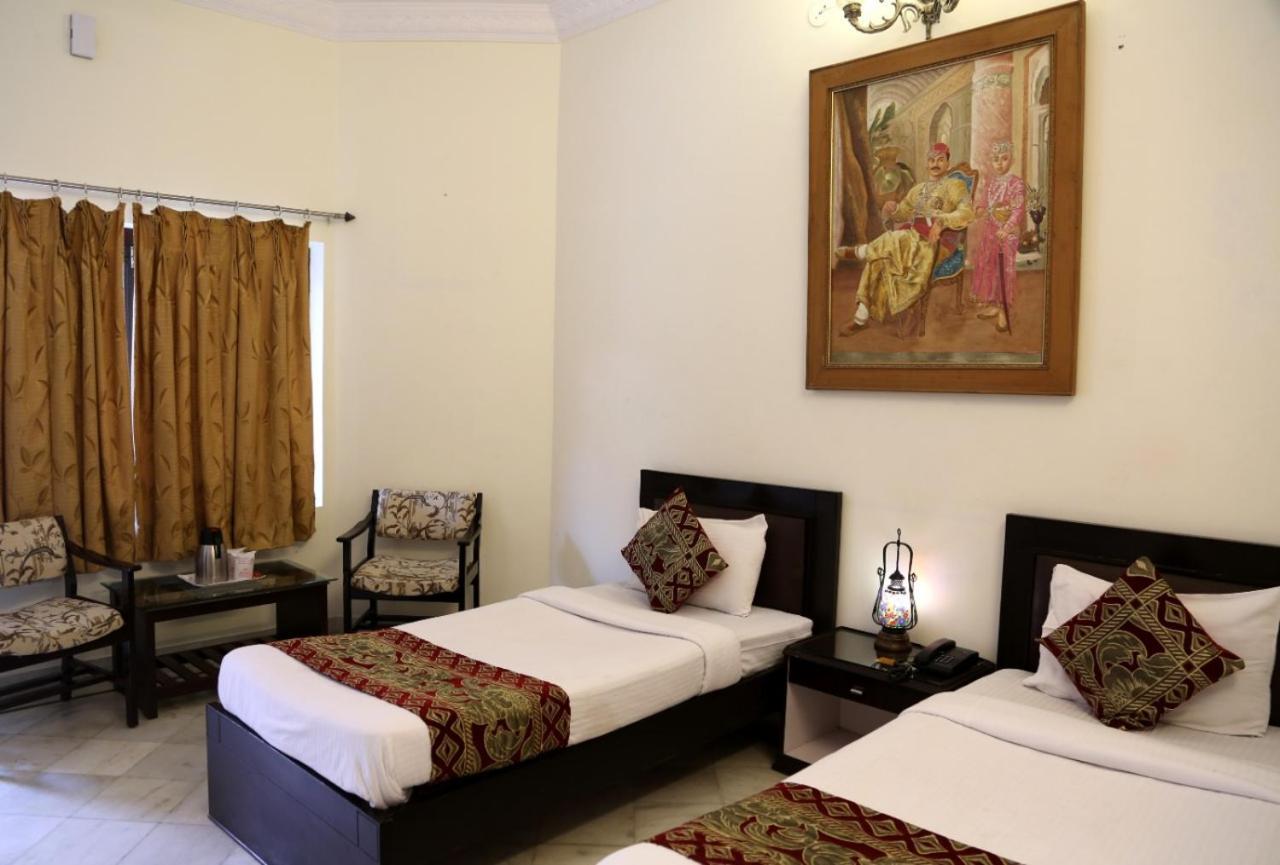 Hotel Karan Villas Кота Екстериор снимка
