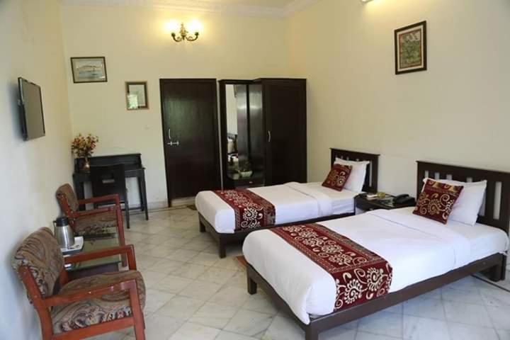 Hotel Karan Villas Кота Екстериор снимка