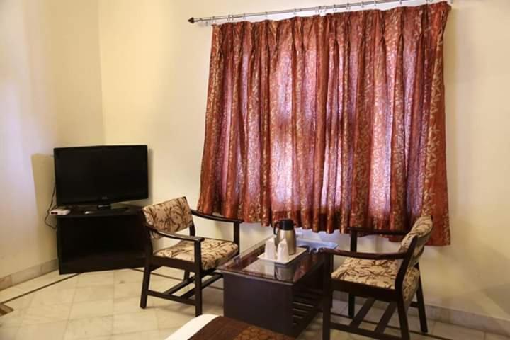 Hotel Karan Villas Кота Екстериор снимка