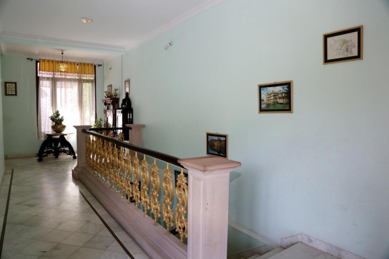 Hotel Karan Villas Кота Екстериор снимка