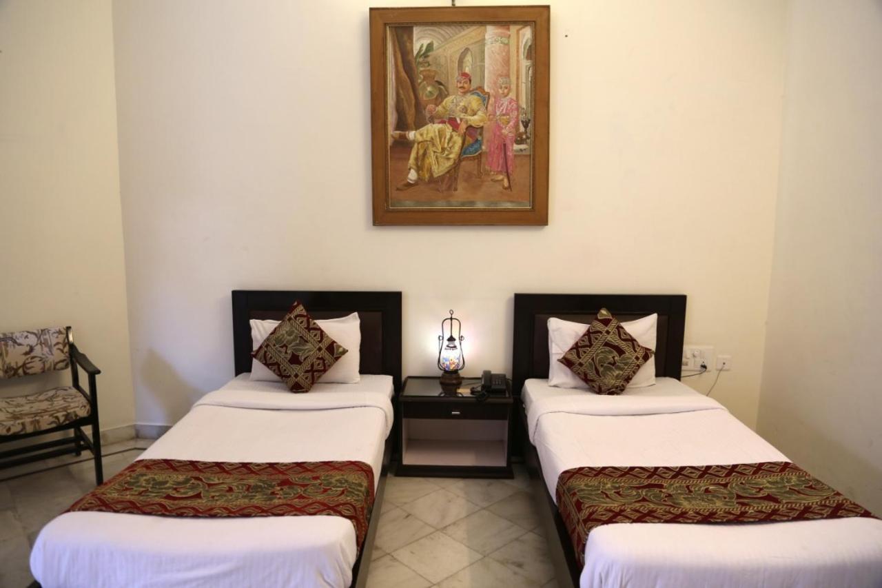 Hotel Karan Villas Кота Екстериор снимка