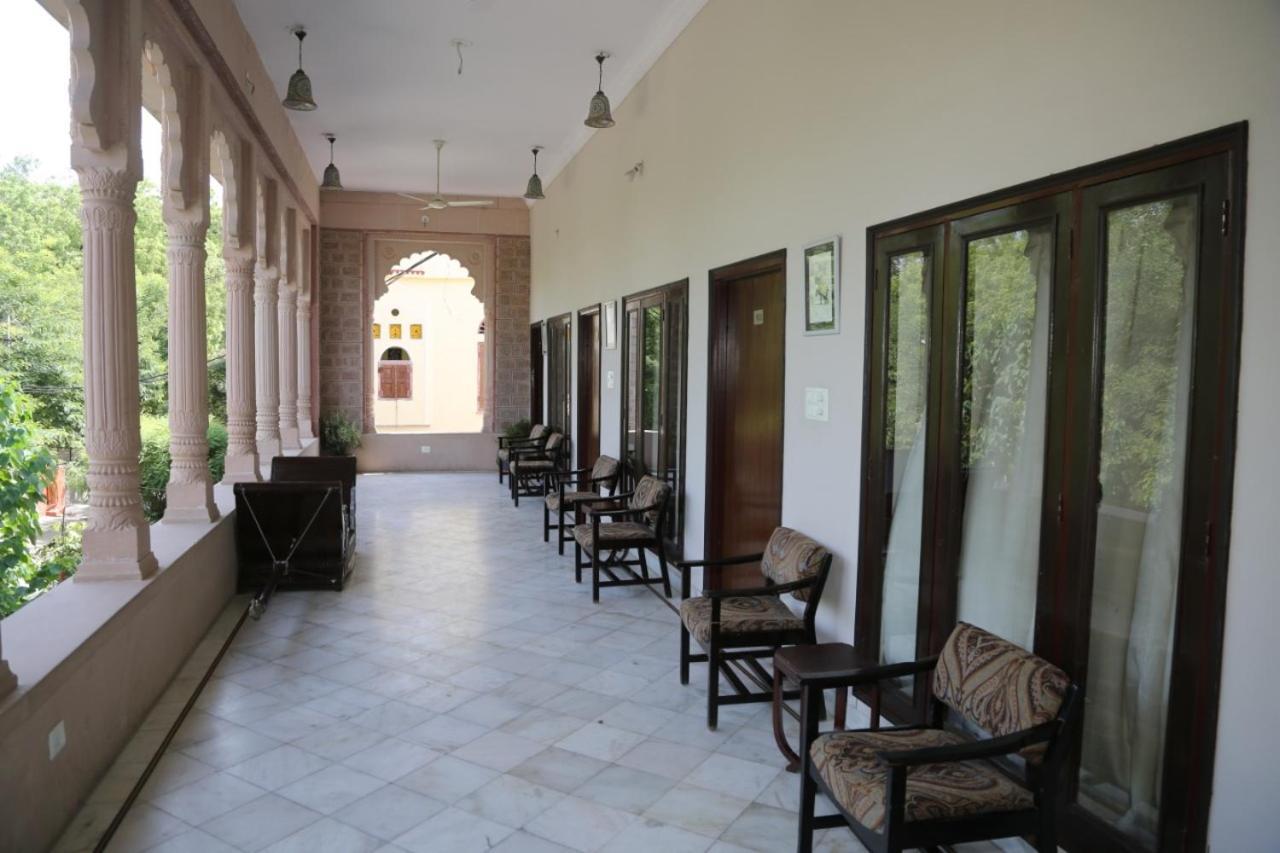 Hotel Karan Villas Кота Екстериор снимка