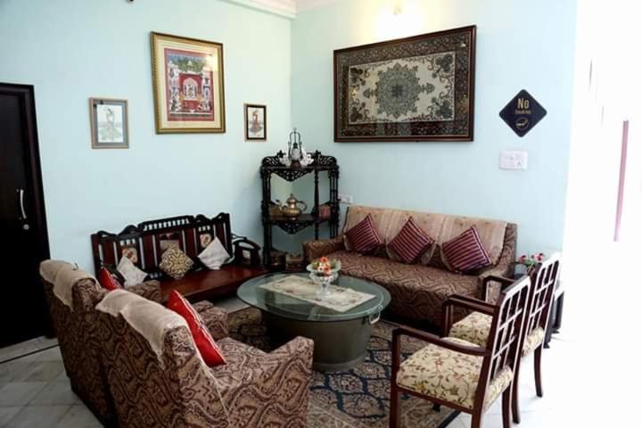 Hotel Karan Villas Кота Екстериор снимка